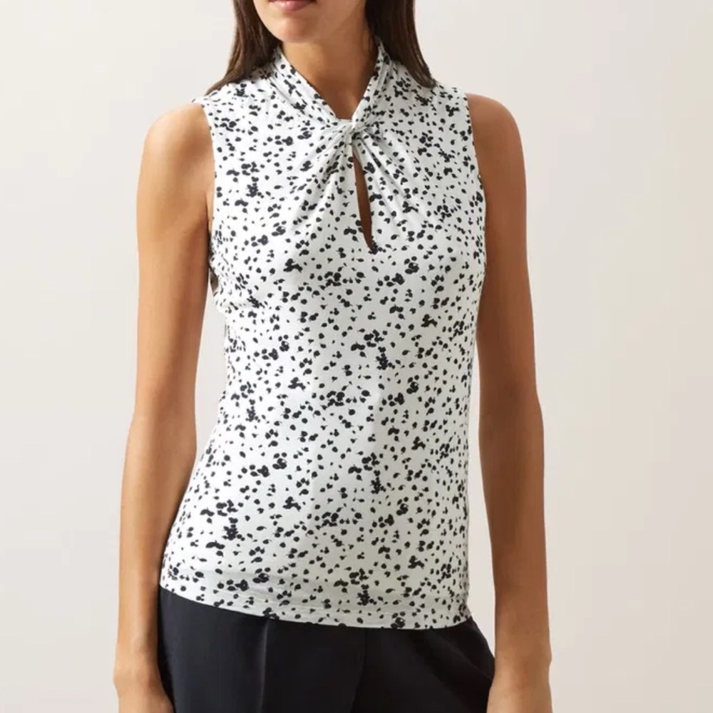 Women's Black and White Sleeveless Top